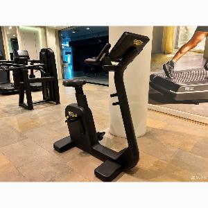 Technogym Вертикальный велотренажер Technogym Excite Live Bike 700 HP