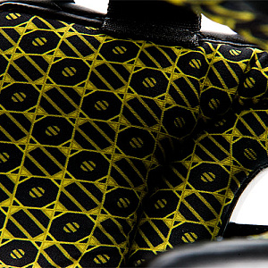 Шлем с защитой щек на шнуровке UFC L/XL Купить Шлем с защитой щек на шнуровке UFC L/XL в Москве