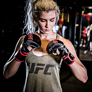 Перчатки MMA для спарринга UFC 8 унций синие S/M Купить Перчатки MMA для спарринга UFC 8 унций синие S/M в Москве